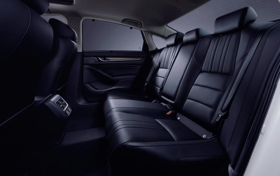 Интерьер Honda Accord e:HEV (CV) 2020 года  (JP) (фото 23 из 28)